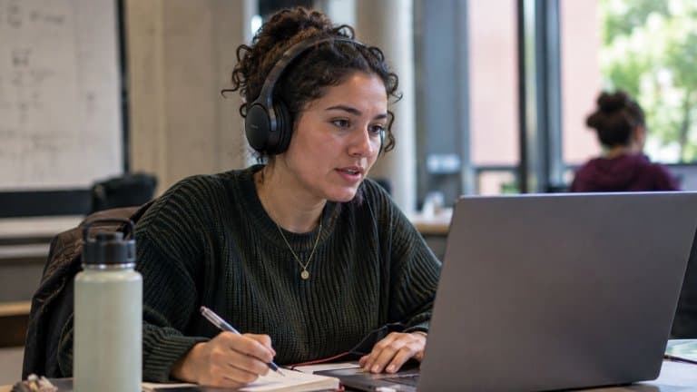 Online Learning Communities: Designing Effective Discussion, Collaboration, and Mentorship Structures